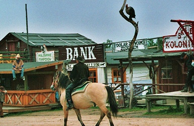 Western City, Skwer Zdobywców i inne atrakcje